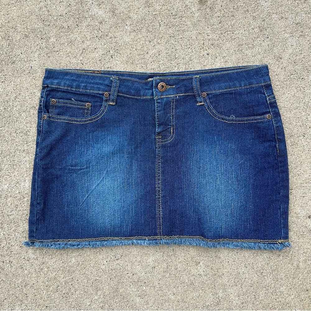 Y2K LEI NWOT medium wash denim mini skirt